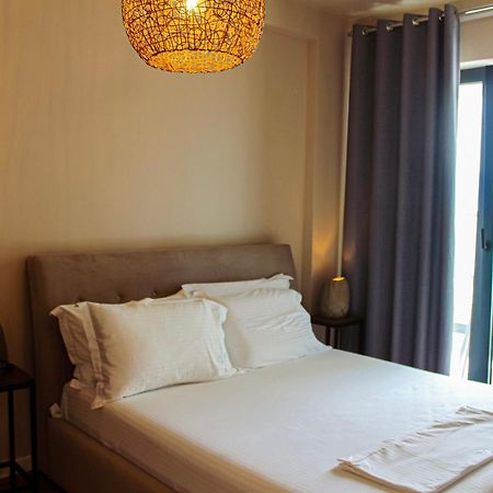 Azar Luxury Suites Vlorë エクステリア 写真