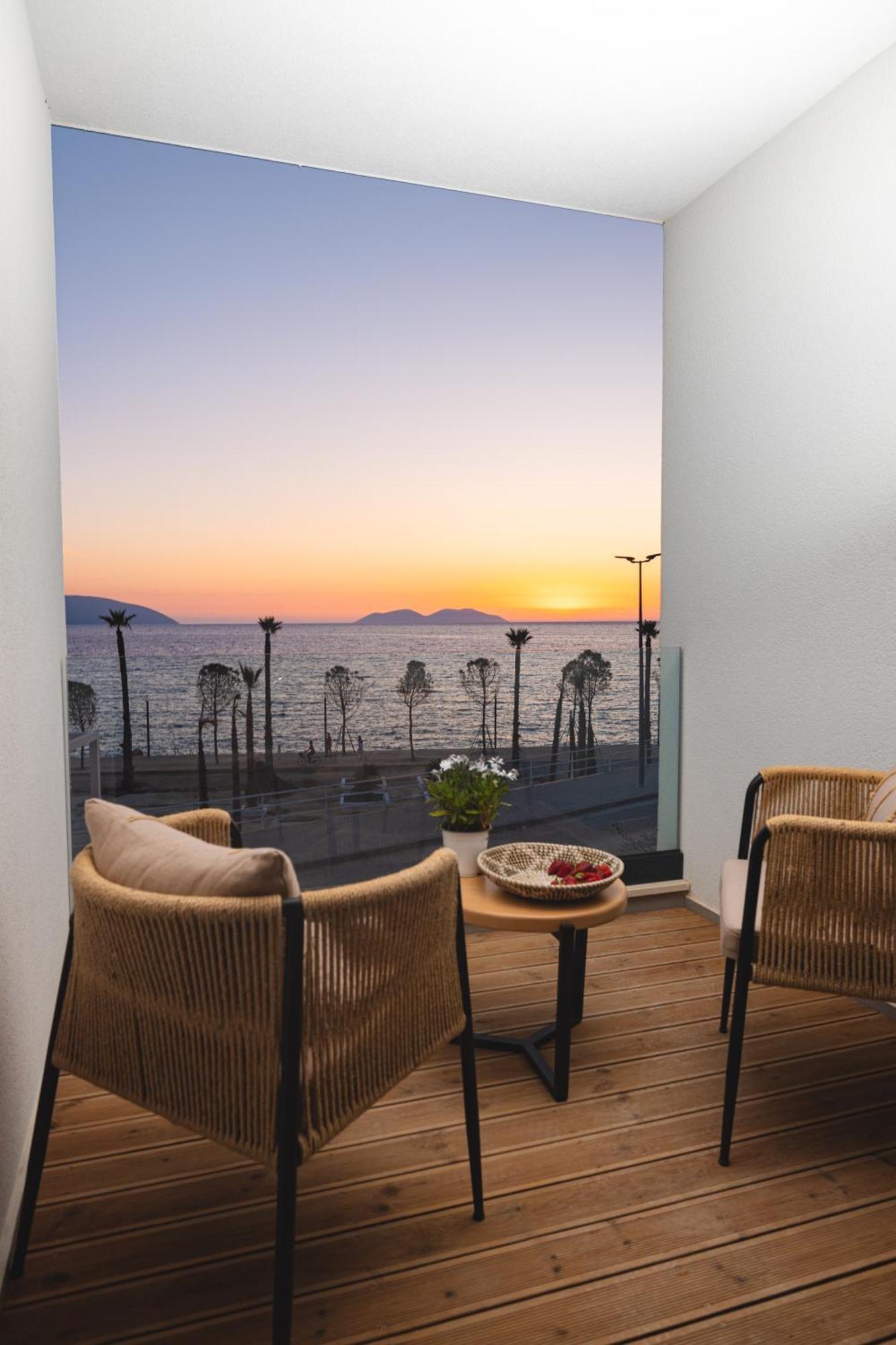 Azar Luxury Suites Vlorë エクステリア 写真