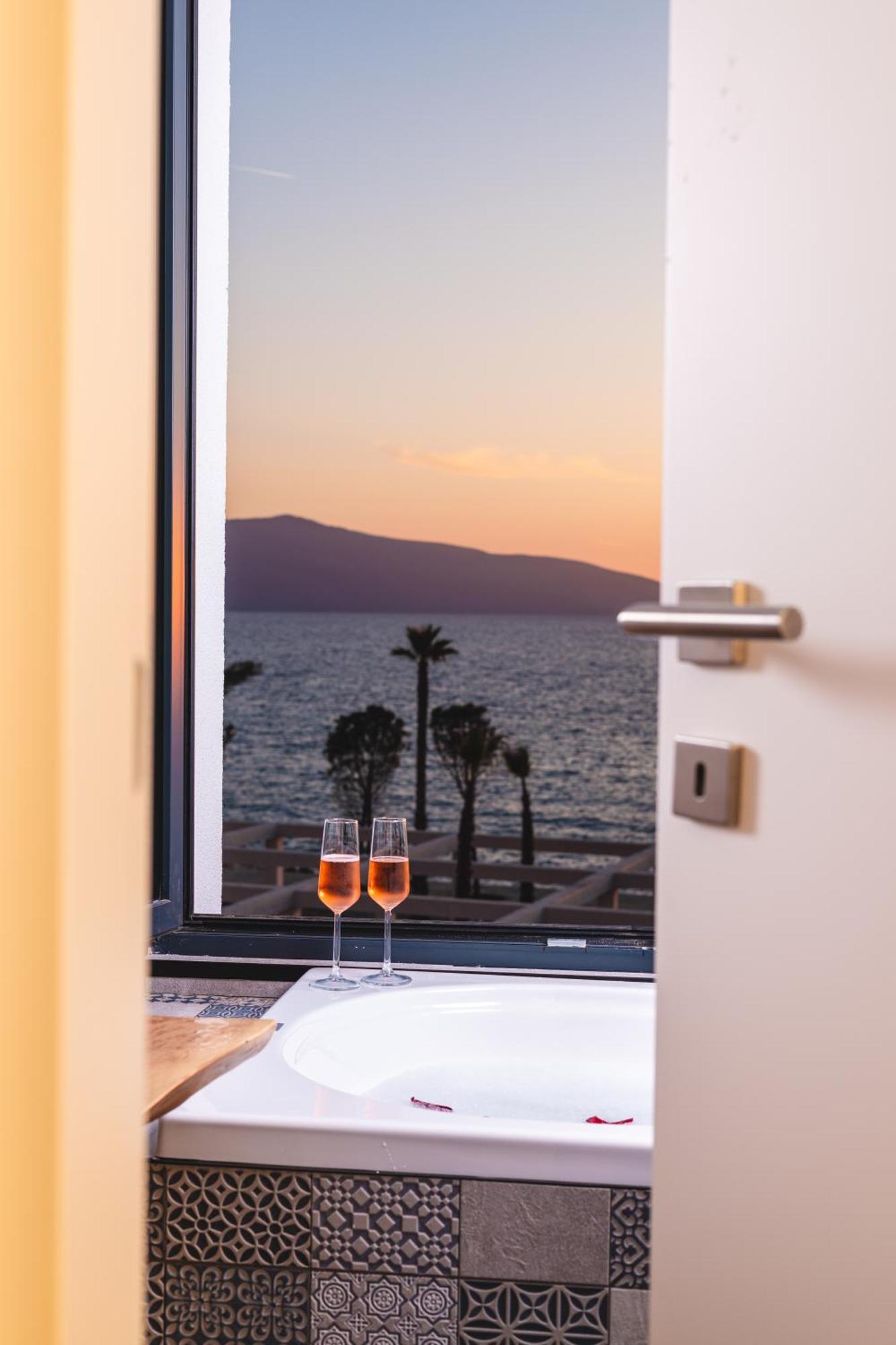 Azar Luxury Suites Vlorë エクステリア 写真
